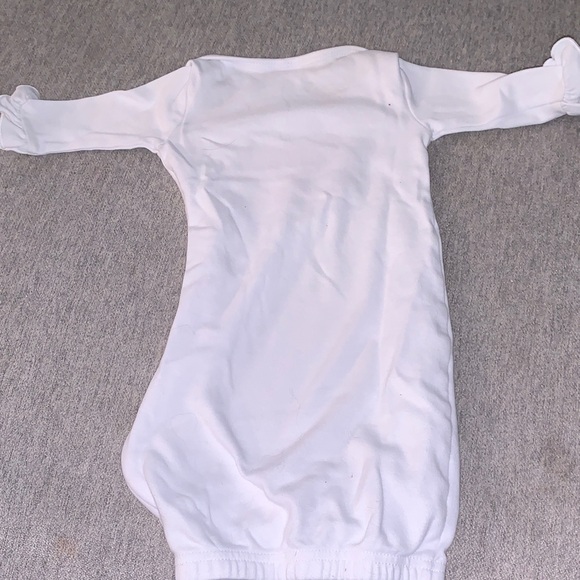 White 'Big Sister' and 'Little Sister' Embroidered Kids 3T Shirt and Baby Gown - Picture 12 of 13